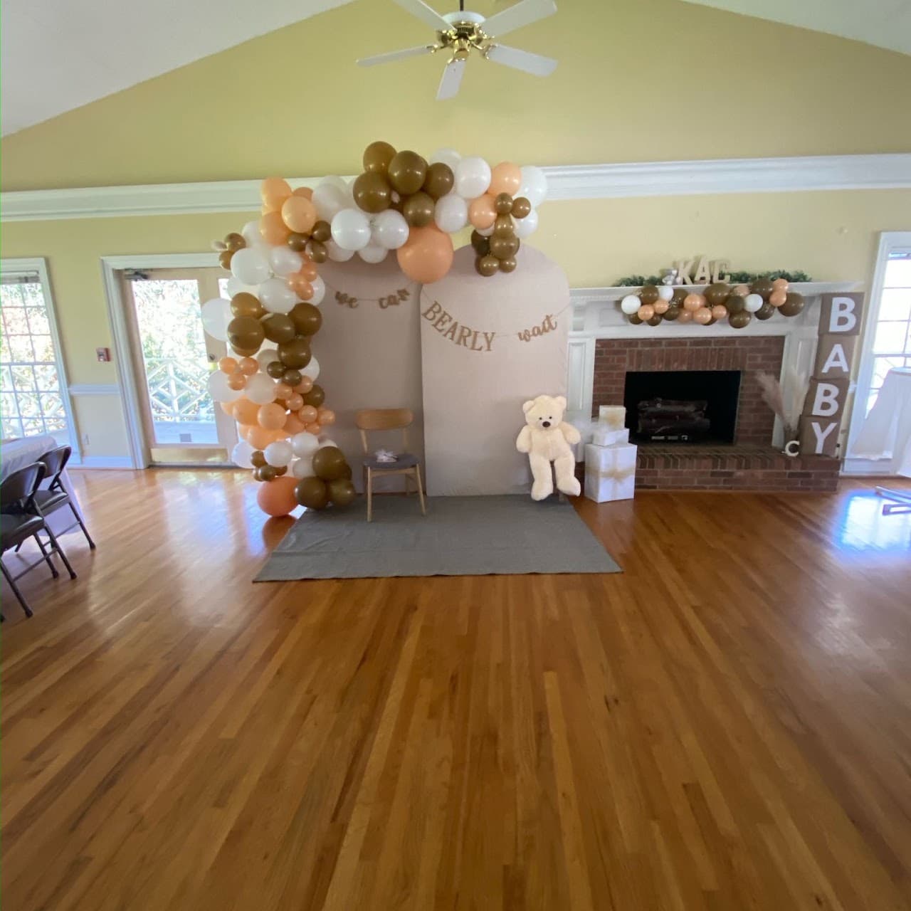 Peach, white, and gold balloon arch for a teddy-bear themed baby shower